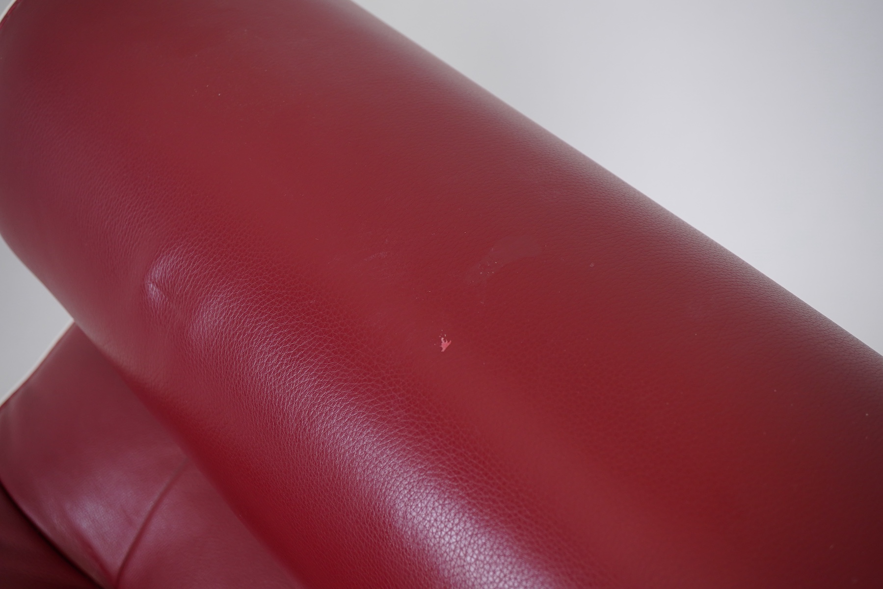 Vavicci for Flavien Cortes: An 'Adagio' Italian leather chaise longue